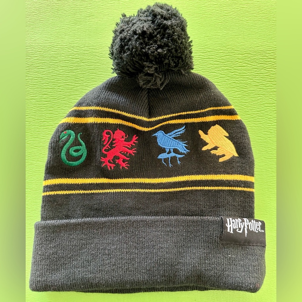 Harry Potter Hogwarts Knit Beanie Hat Ski Cap Black Pom Black Color Embroidery - Picture 2 of 2